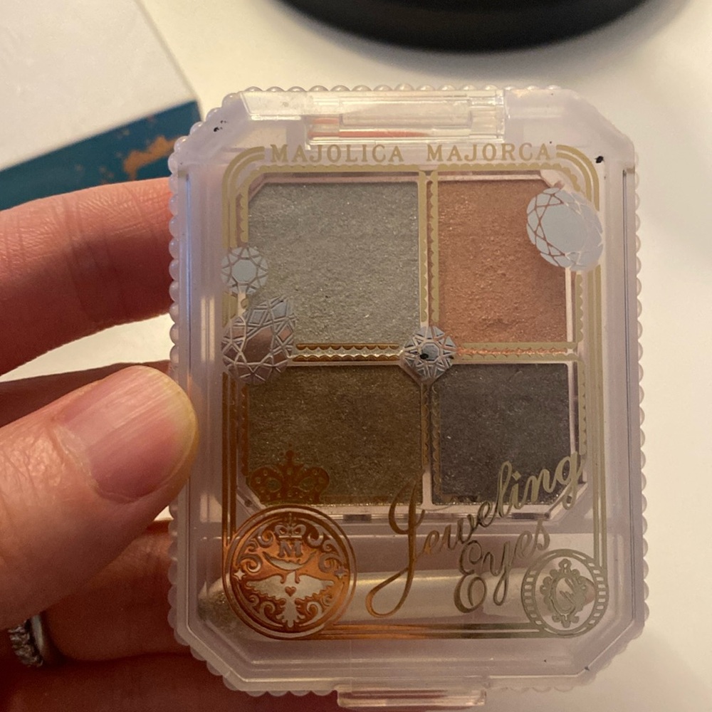 Eye shadow